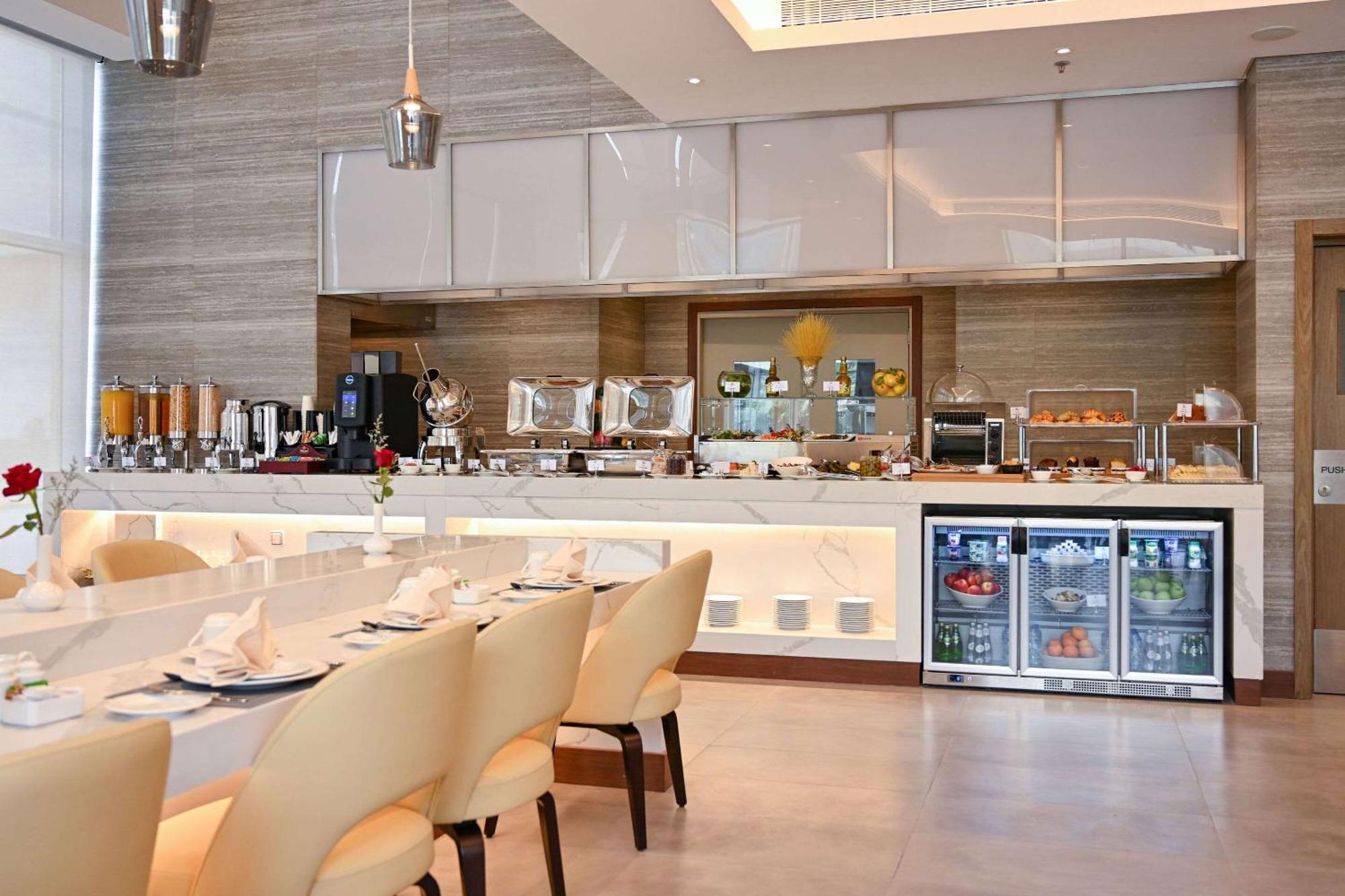 Comfort Hotel Riyadh Olaya Экстерьер фото
