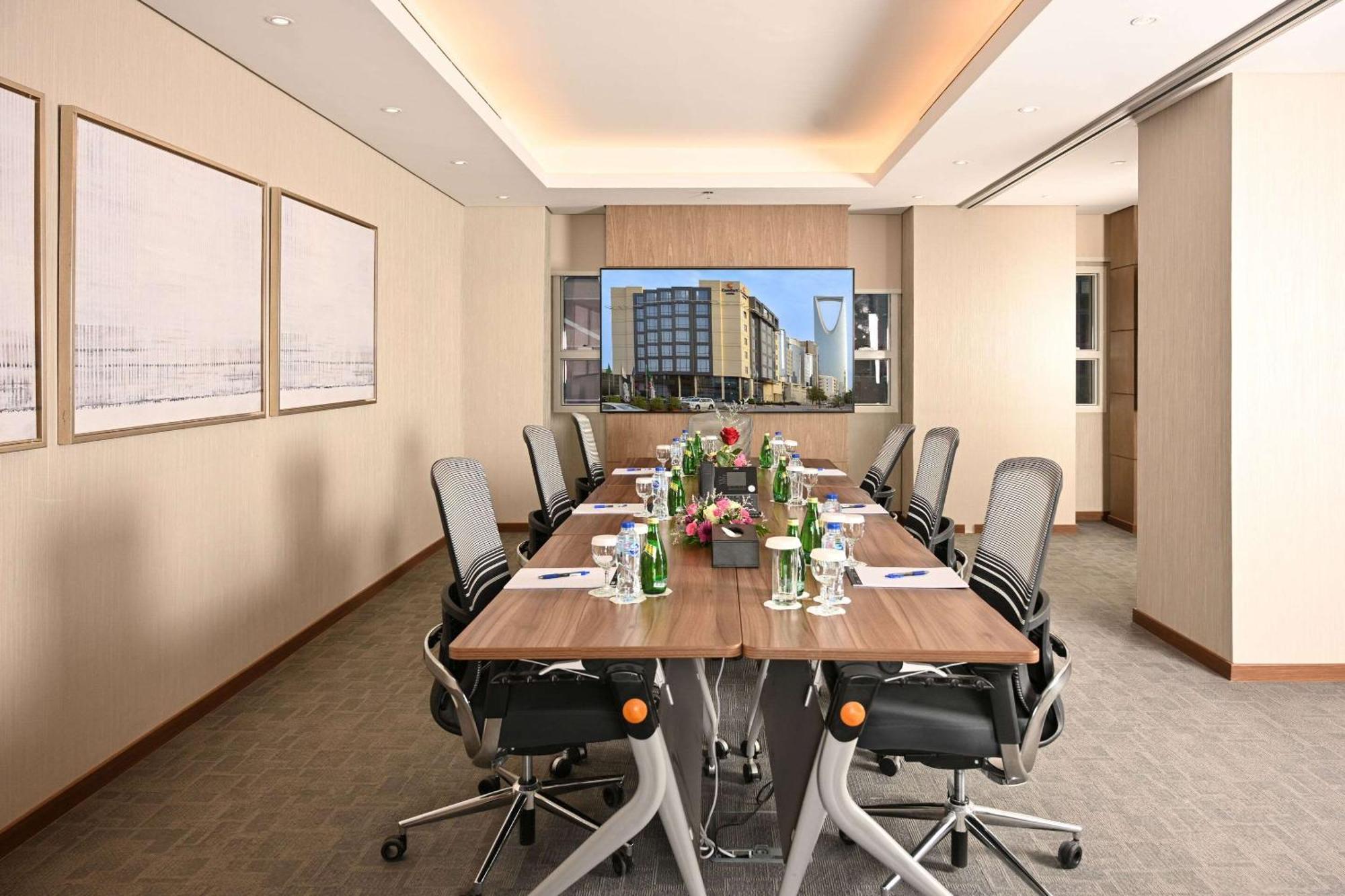 Comfort Hotel Riyadh Olaya Экстерьер фото
